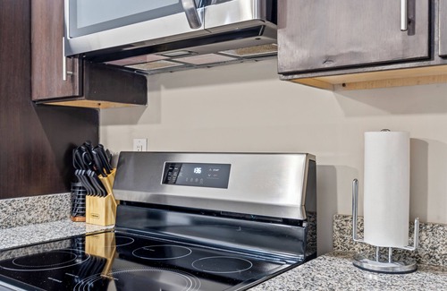 Pineville House | Upscale King 3BR Townhouse in Pineville
