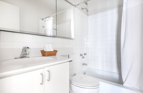 Lake View East Apartment | Modern Lakeview Studio with Rooftop Pool near Wrigley Field