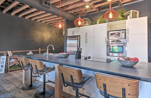 Downtown Springfield Apartment | Exceptional Loft in Downtown Springfield with Spa & Breakfast