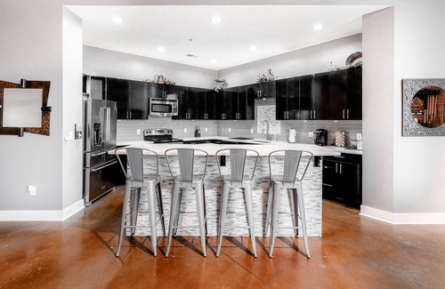 Charlotte Condo | Elegant Loft Near Bank of America Stadium with Breakfast