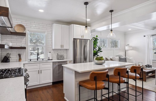 Navarre House | Elegant Minnetonka Beach Cabin with Spa & Hot Tub