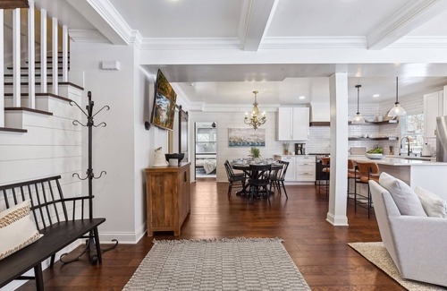 Navarre House | Elegant Minnetonka Beach Cabin with Spa & Hot Tub