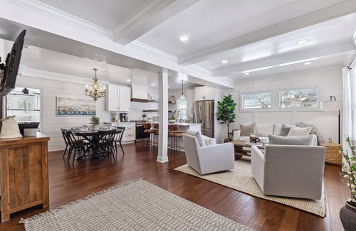 Navarre House | Elegant Minnetonka Beach Cabin with Spa & Hot Tub