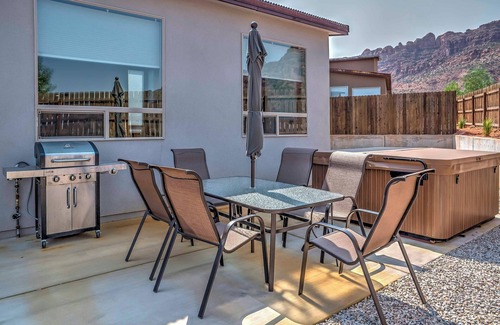Moab South Valley Apartment | Elegant Moab Retreat with Hot Tub and Breathtaking Views