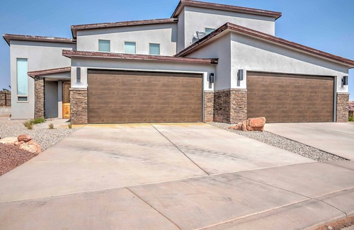 Moab South Valley Apartment | Elegant Moab Retreat with Hot Tub and Breathtaking Views
