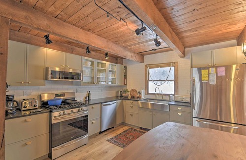 Green Mountains Cabin | Elegant Montgomery Cabin Near Jay Peak Resort - Pet Friendly!