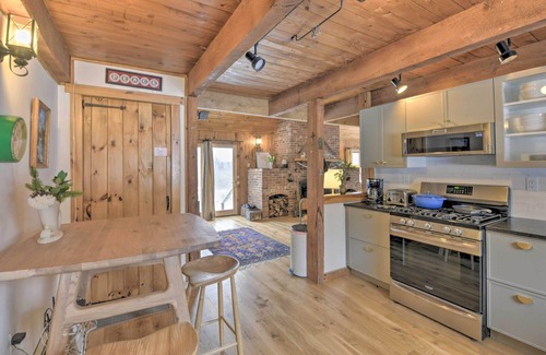 Green Mountains Cabin | Elegant Montgomery Cabin Near Jay Peak Resort - Pet Friendly!