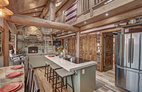 Coal Creek Cabin | Scenic Mountain Cabin with Kitchen & Breakfast Included