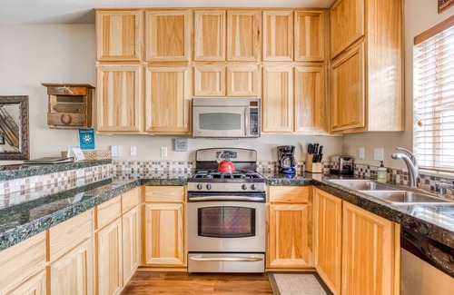 Government Camp Condo | Mountain Condo Retreat: Pool, Hot Tub & Scenic Balcony