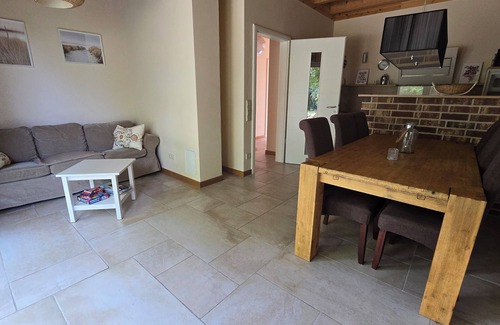 Blengow Apartment | Tranquil Retreat: Garden Terrace & Ocean View Awaits