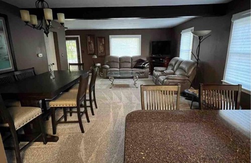 Iron Mountain House | Tranquil Retreat for Remote Work with Top Amenities