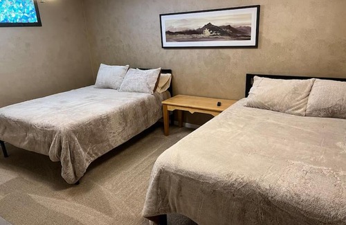 Iron Mountain House | Tranquil Retreat for Remote Work with Top Amenities