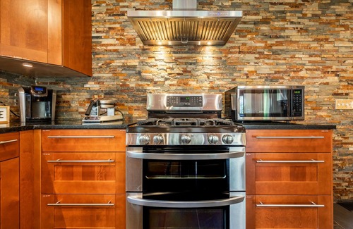 Cascade-Chipita Park Cabin | Modern Mountain Cabin with Hot Tub & Valley Views - 10/10