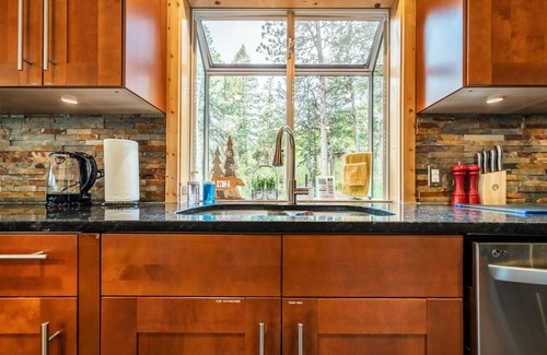 Cascade-Chipita Park Cabin | Modern Mountain Cabin with Hot Tub & Valley Views - 10/10