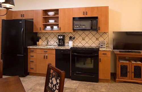 Cibola Vista Resort | Elegant Resort with Heated Pool, Waterslide & Tennis Court