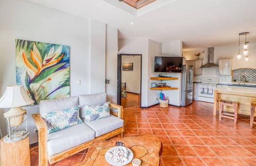 Playa Flamingo Condo | Elegant Oceanfront Retreat: Pool, Outdoor Kitchen & Wifi