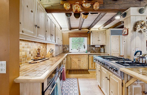 Trout Lake Cabin | Elegant Riverfront Lodge with Firepits & Game Room Near Mt. Adams