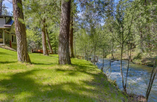 Trout Lake Cabin | Elegant Riverfront Lodge with Firepits & Game Room Near Mt. Adams