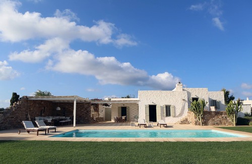 Paros Villa | Elegant Seaside Villa with Ocean Views near Naoussa