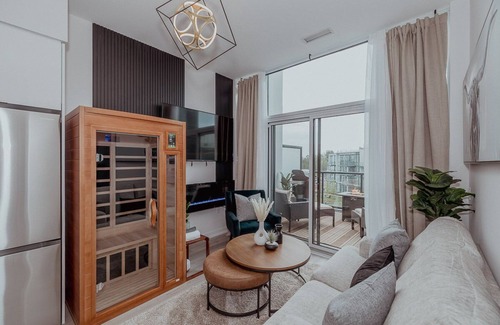 Innisfil Condo | Relaxing Spa Getaway with Pool, Hot Tub & Private Sauna