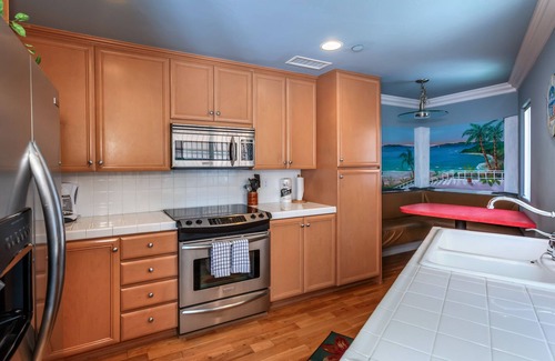 Avalon Villa | Newly Built 2 Bedroom Retreat with Pool & Spa - Rated 9.8