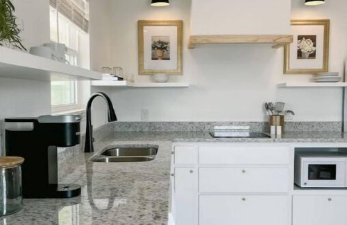 Abilene Apartment | Stunning Skyline View Studio with Breakfast & Family Amenities
