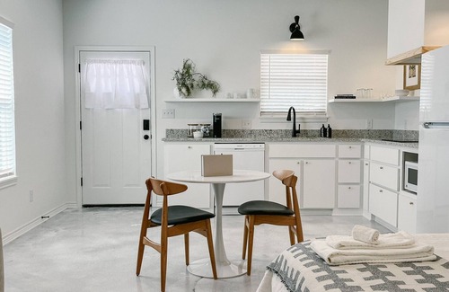 Abilene Apartment | Stunning Skyline View Studio with Breakfast & Family Amenities