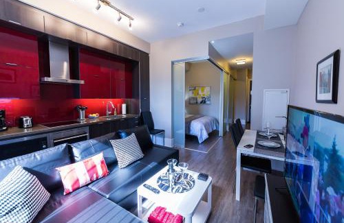 Toronto Entertainment District Apartment | Stylish Suite Near CN Tower with Pool & Hot Tub Access