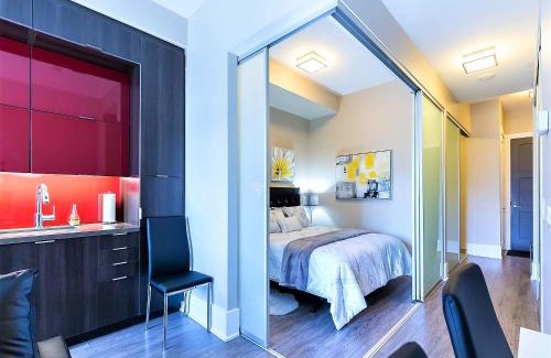 Toronto Entertainment District Apartment | Stylish Suite Near CN Tower with Pool & Hot Tub Access