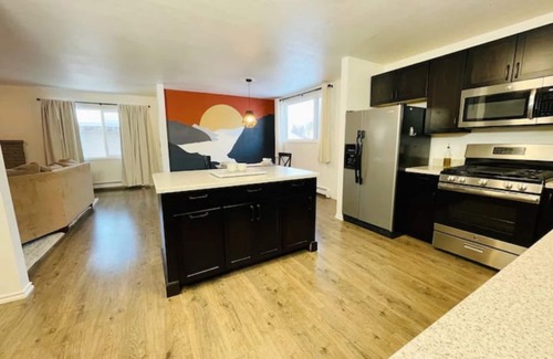 Campbell Park House | Exceptional Duplex Retreat with Child-Friendly Amenities