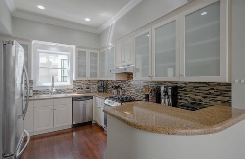 Uptown House | Upscale Uptown Estate: Pet-Friendly Retreat in Dallas