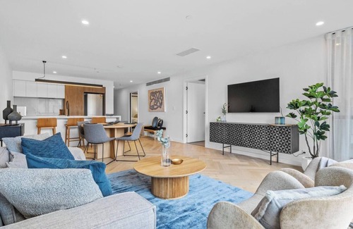 Hobart Central Business District Apartment | Designer Apartment with Giant Terrace in City Center