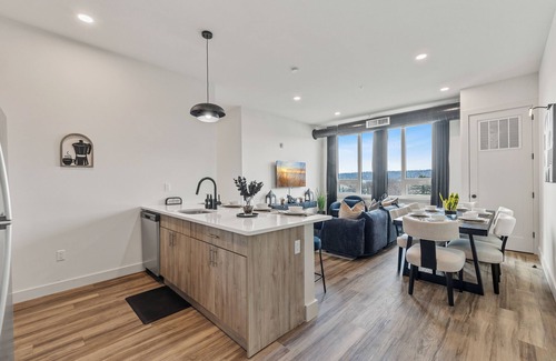 East Orange Apartment | Upscale Views 2br Free Parkn, Walk 2 Train, 2bath