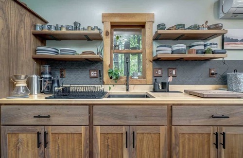 Paw Paw Cabin | Upscale w Fireplace, Fire Pit, Games in Gated Comm