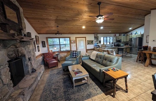 Dripping Springs House | Beautiful Waterfront Cabin with Pool & Spa near Dripping Springs