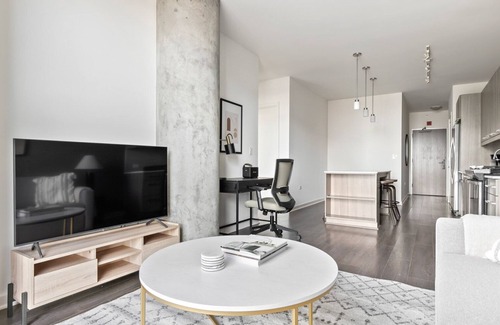 West Loop Apartment | Modern West Loop 1BR with Gym, Lounge & Pet-Friendly Perks