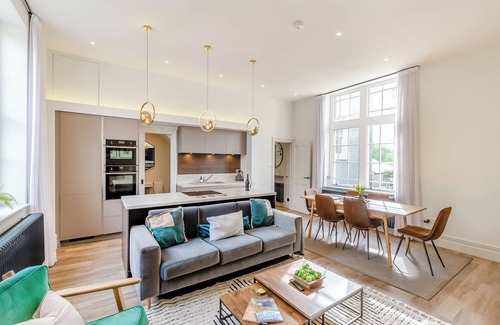 Clitheroe Cottage | Upstairs is a stylish duplex apartment oozing luxury accommodation throughout.