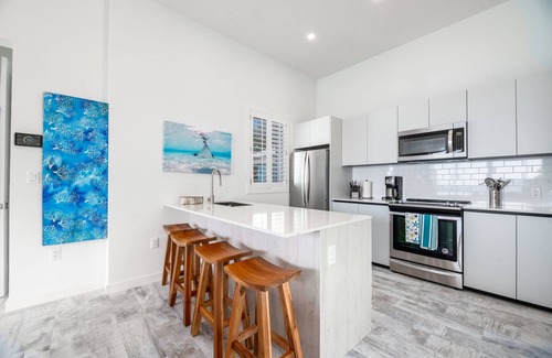 West Bay Apartment | Oceanfront Cabana with Breathtaking Views & Top Amenities