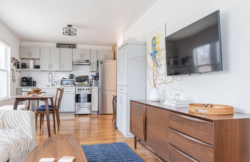 Hudson House | Guest Rated 10/10: Cozy Hudson Getaway with Breakfast