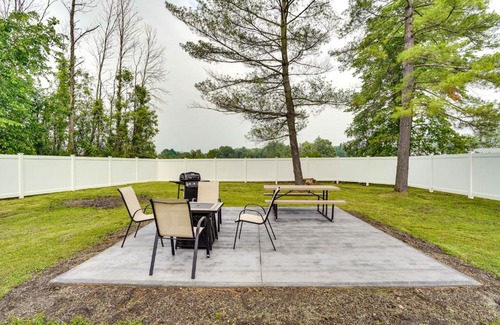 East Syracuse Apartment | Inviting Upstate New York Retreat with Relaxing Hot Tub