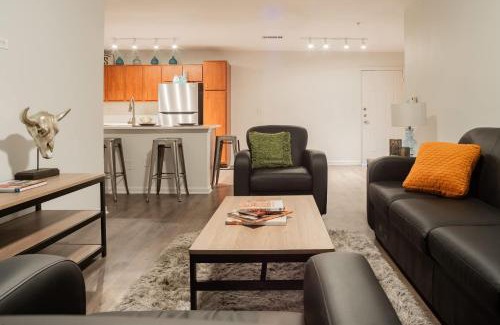 West Campus Apartment | Upstay - Condo with Pool-Gym-Games-BBQ - Walk to UofT