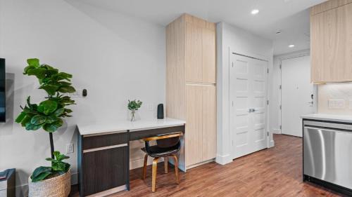 West Congress Apartment | Upstay Modern Studio Near South Congress Avenue