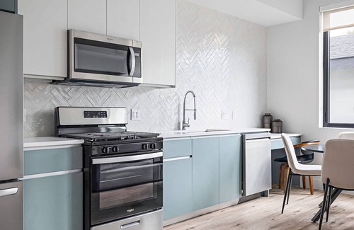 West Congress Apartment | Upstay Newly Renovated Modern Apartment Near Soco