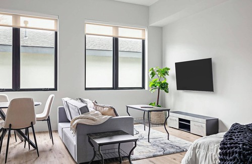 West Congress Apartment | Upstay Newly Renovated Modern Apartment Near Soco