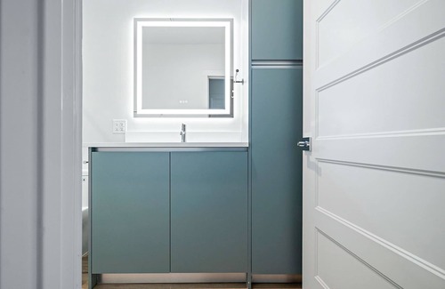 West Congress Apartment | Upstay Newly Renovated Modern Apartment Near Soco