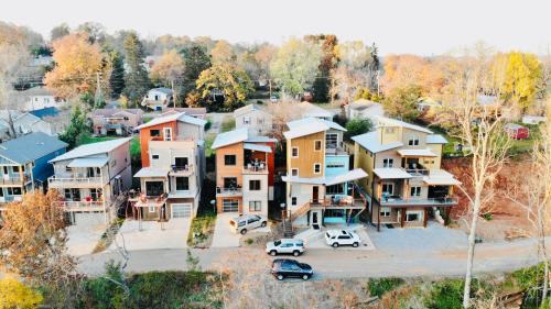 Asheville House | Upstream Penthouse: 4-Star Excellence with Hot Tub & Kitchen