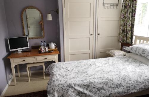 Kemsing Bed & Breakfast | Family-Friendly UPTHEDOWNS B&B with High Guest Ratings