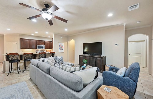 College Station House | Uptown Aggie - Family-Friendly Rentals with Pool & Breakfast