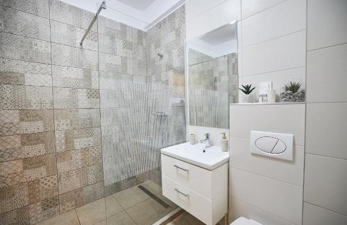 Iasi Apartment | UpTown Apartments - Family-Friendly Stays with 9.8 Rating