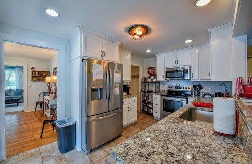 Forest Lake House | Prime Uptown Bama House - Steps from Stadium & Downtown
